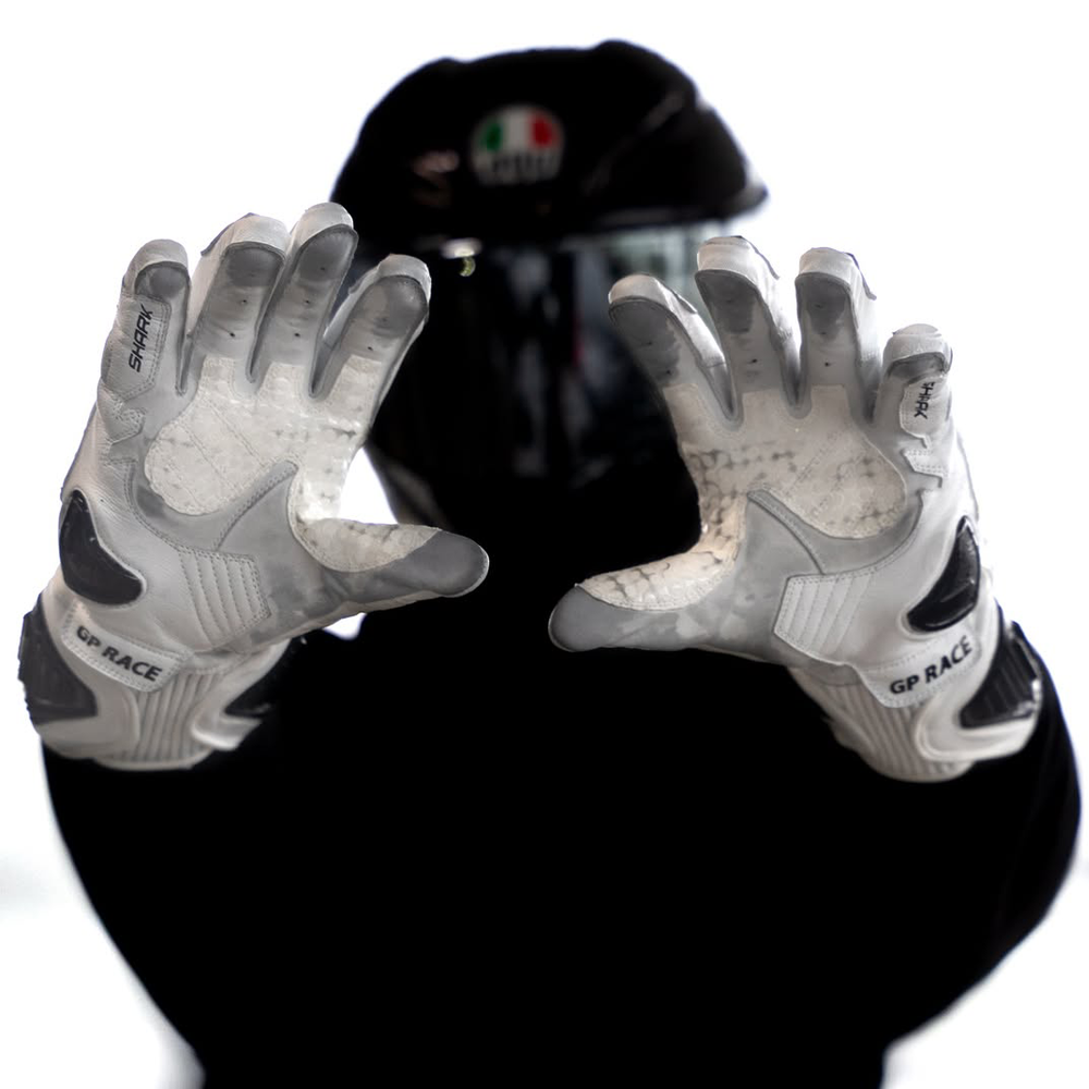Shark Torsion White Gloves