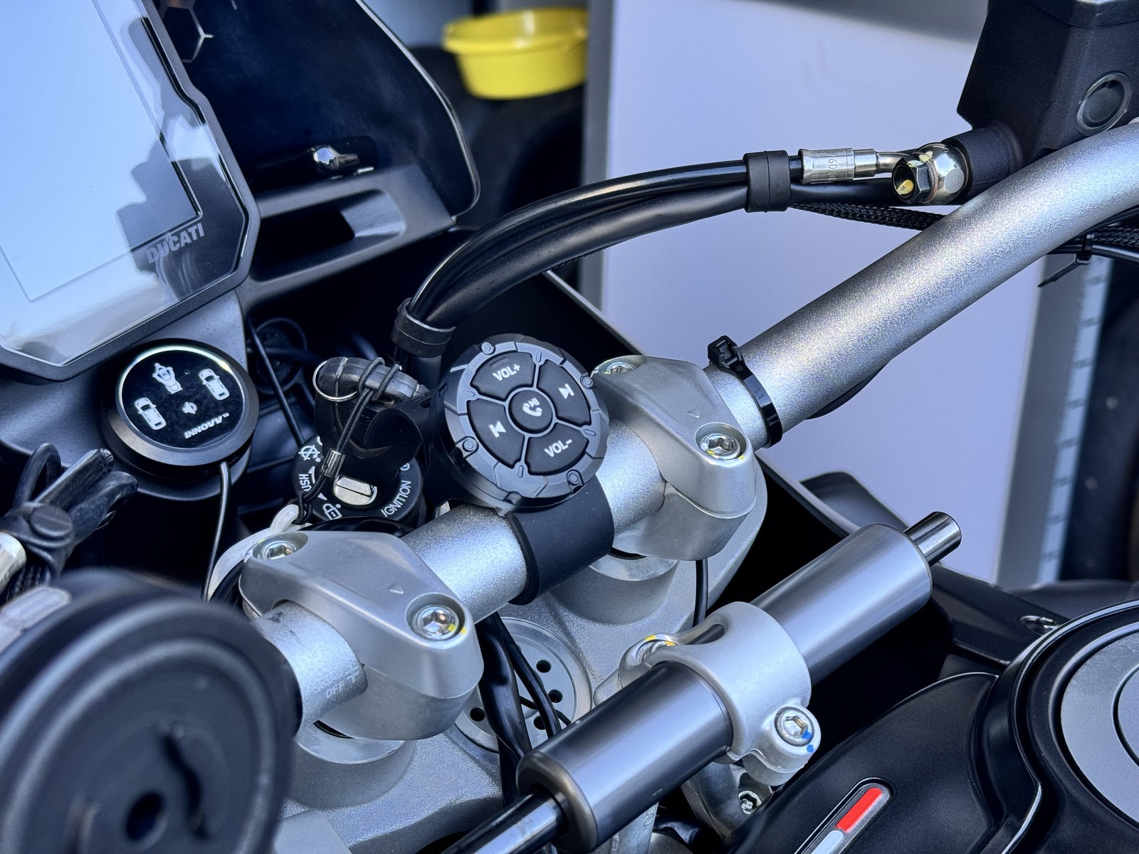 Shark Leathers - Smart Remote - Shark Leathers