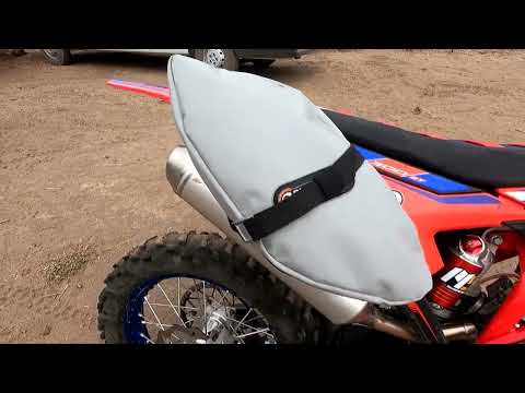 Load video: Giant Loop Mojavi Saddlebag - Black